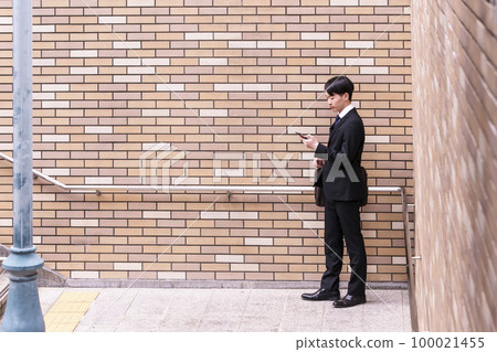 等待開會的商人商務形象西裝男士商務風形像素材 等待開會的商人商務形象西裝男士商務風形像素材 100021455