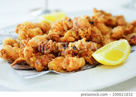 Spain's classic tapas - fried chipirones (firefly squid) Spain's classic tapas - fried chipirones (firefly squid) 100021832