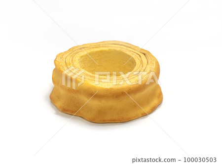 Isolated baumkuchen, Sakotis ,sekacz pie, traditional spit egg cake on white background. Copy space, horizontal plane Isolated baumkuchen, Sakotis ,sekacz pie, traditional spit egg cake on white background. Copy space, horizontal plane 100030503