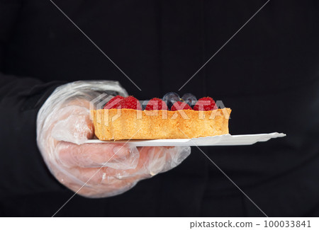 Selling fruit tart desserts at Prague farmers street food market. 100033841