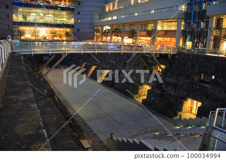 Dockyard Garden in Yokohama, Dock No. 2 at dusk 100034994