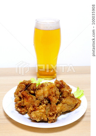 冰鎮啤酒和炸雞(垂直組合) 冰鎮啤酒和炸雞(垂直組合) 100035908