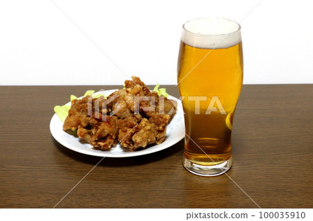 冰鎮啤酒和炸雞 冰鎮啤酒和炸雞 100035910