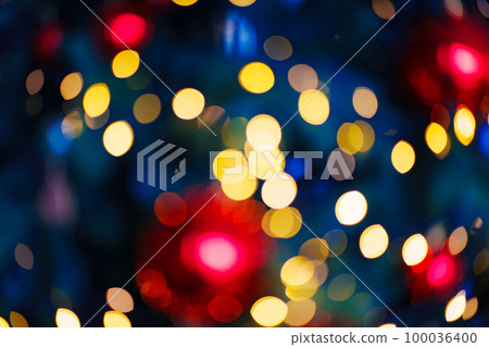 unfocused garland bulbs. Blur. the concept of Christmas decor. background. unfocused garland bulbs. Blur. the concept of Christmas decor. background. 100036400