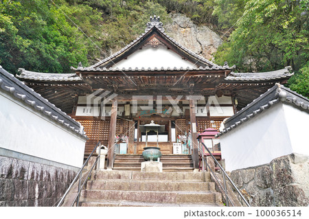 [Kengozan, Senjuin, Yatani Temple] (Shikoku Sacred Site No. 71 Fudasho) Omi, Minomachi, Mitoyo City, Kagawa Prefecture 100036514