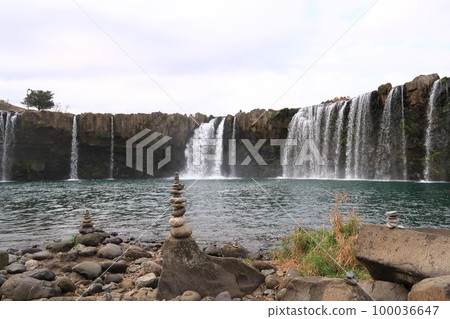 Scenery of Harajiri Falls 100036647