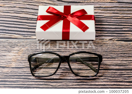 禮品盒和眼鏡 100037205