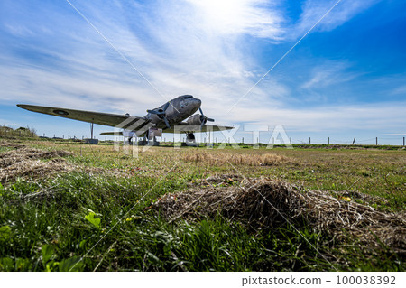 A Douglas DC-3 aircraft preserved on the shores of Lake Hamana in Hamamatsu City, Shizuoka Prefecture 100038392
