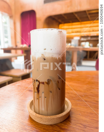 Iced coffee mocha on wooden table in coffee shop 100040694