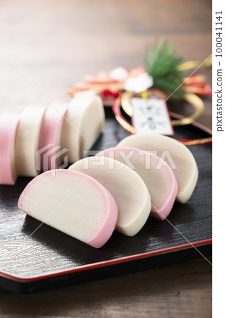 Red and white fish paste 100041141