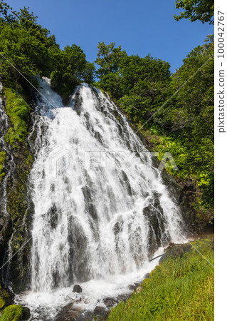 Oshinkoshin Falls in Shiretoko, Hokkaido Oshinkoshin Falls in Shiretoko, Hokkaido 100042767