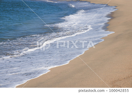 <Tottori Prefecture> Winter Kaike Coast, Waves crashing on the shore, February 100042855