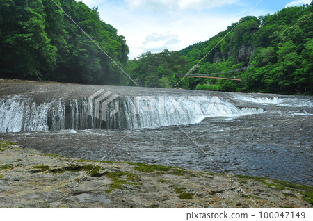 Falls for break-through Falls for break-through 100047149