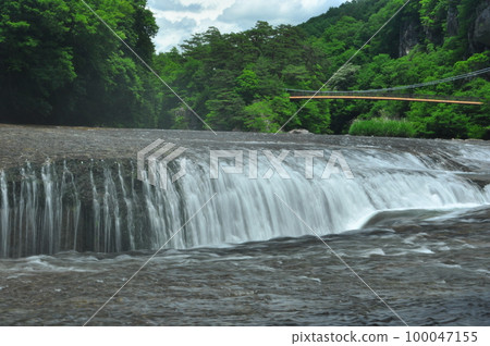 Falls for break-through Falls for break-through 100047155