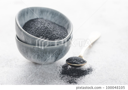 Hawaiian black  lava sea salt 100048105