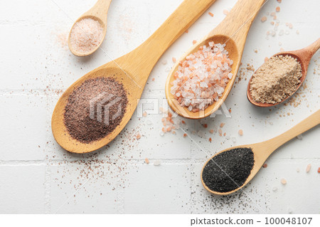 Spoon with assorted speciality salt 100048107