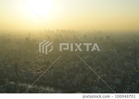 往新宿日落的東京晴空塔展望台 100048701