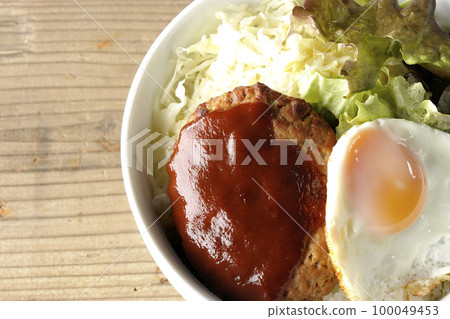 A bird's-eye view of a fried egg, hamburger, sunny lettuce, and loco moco rice bowl A bird's-eye view of a fried egg, hamburger, sunny lettuce, and loco moco rice bowl 100049453