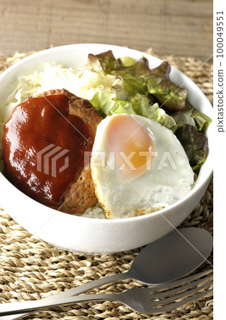 Fried egg, hamburger, sunny lettuce, loco moco bowl Fried egg, hamburger, sunny lettuce, loco moco bowl 100049551