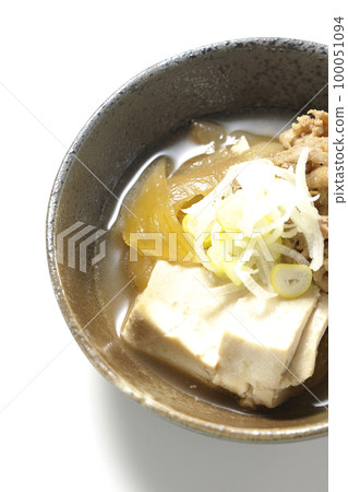 白底豆腐、洋蔥、蔥、牛肉、肉豆腐鳥瞰圖 白底豆腐、洋蔥、蔥、牛肉、肉豆腐鳥瞰圖 100051094