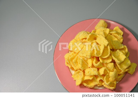 It's a snack. It's a snack. 100051141