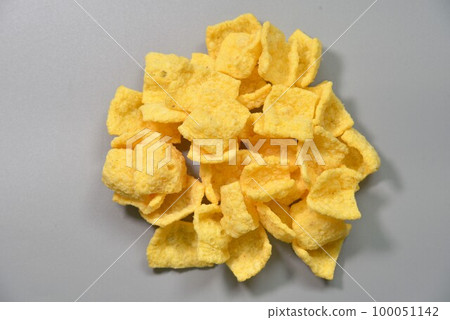 It's a snack. 100051142