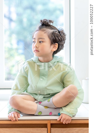 spring child lifestyle health growth 100052227