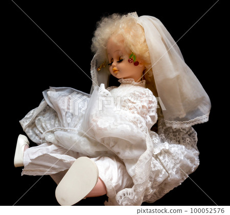Bride doll. 100052576