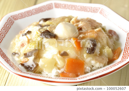 Chinese rice bowl served on an octagonal Chinese plate 100052607