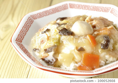 Chinese rice bowl served on an octagonal Chinese plate 100052608