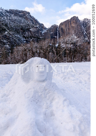 Snowman in Yosemite 100052699