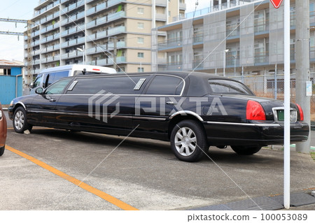 Limousine taxi image Limousine taxi image 100053089