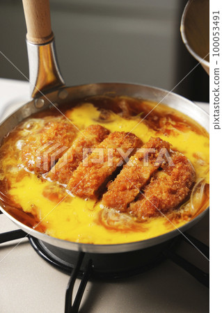 Katsudon being cooked in a pot Katsudon being cooked in a pot 100053491