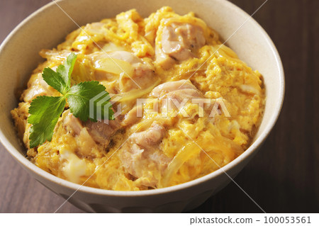 Fluffy oyakodon with mitsuba Fluffy oyakodon with mitsuba 100053561