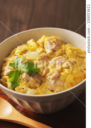 Fluffy oyakodon with trefoil Fluffy oyakodon with trefoil 100053611