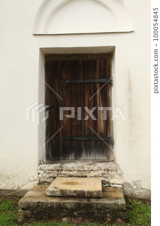 Old vintage door, enter to white construction 100054845