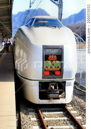 To Kusatsu Onsen ... Hot spring limited express "Kusatsu" 651 series 1000 series 100055031