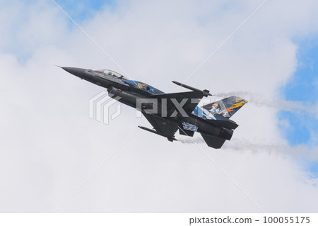 Hellenic Air Force F-16 Demonstration Team "Zeus" slow flight Hellenic Air Force F-16 Demonstration Team "Zeus" slow flight 100055175