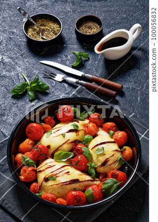 caprese chicken in black baking dish, top view caprese chicken in black baking dish, top view 100056832
