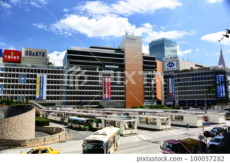 Shinjuku West Exit: Scenery before Odakyu Department Store demolition work: Currently undergoing redevelopment work 100057282