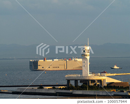 燈塔和大船 100057944