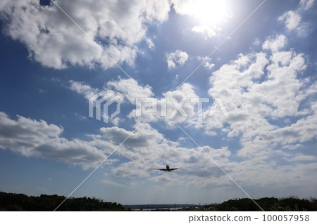 Blue sky, white clouds, sun and airplane Miyakojima Blue sky, white clouds, sun and airplane Miyakojima 100057958