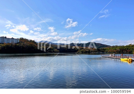Winter is approaching on the lakeside of Izu Hitomi Winter is approaching on the lakeside of Izu Hitomi 100059594