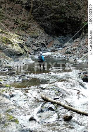 An angler fishing up the headwaters of the Hibaragawa River, where white rocks and a clear stream are splendid 100060599