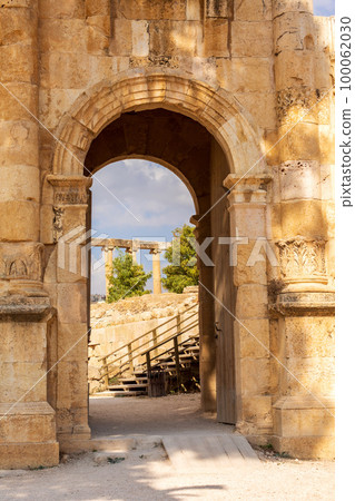 Roman Hippodrome arch at Jerash, Jordan Roman Hippodrome arch at Jerash, Jordan 100062030