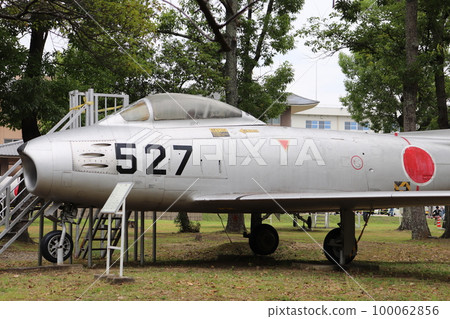 存放在日本航空自衛隊奈良基地的 F-86F 戰鬥機 存放在日本航空自衛隊奈良基地的 F-86F 戰鬥機 100062856