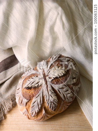 Fresh bread with leaf pattern Fresh bread with leaf pattern 100063125