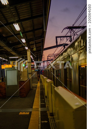 黃昏回家 100064080