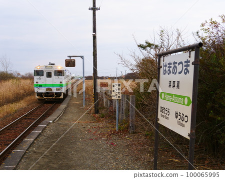 JR Hidaka Main Line Hamaatsuma Station and Kiha 40 100065995