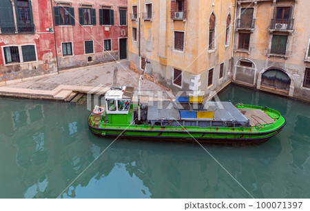 Large barge for collecting garbage in a Venetian canal. 100071397